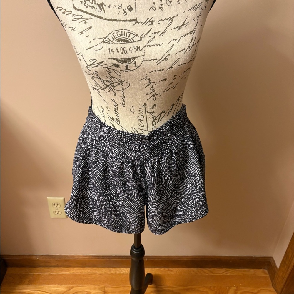 Women's Black Patterned Lululemon shorts